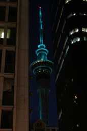 Skytower (in Auckland) bei Nacht