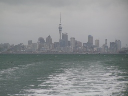 Skyline von Auckland bei der Abfahrt